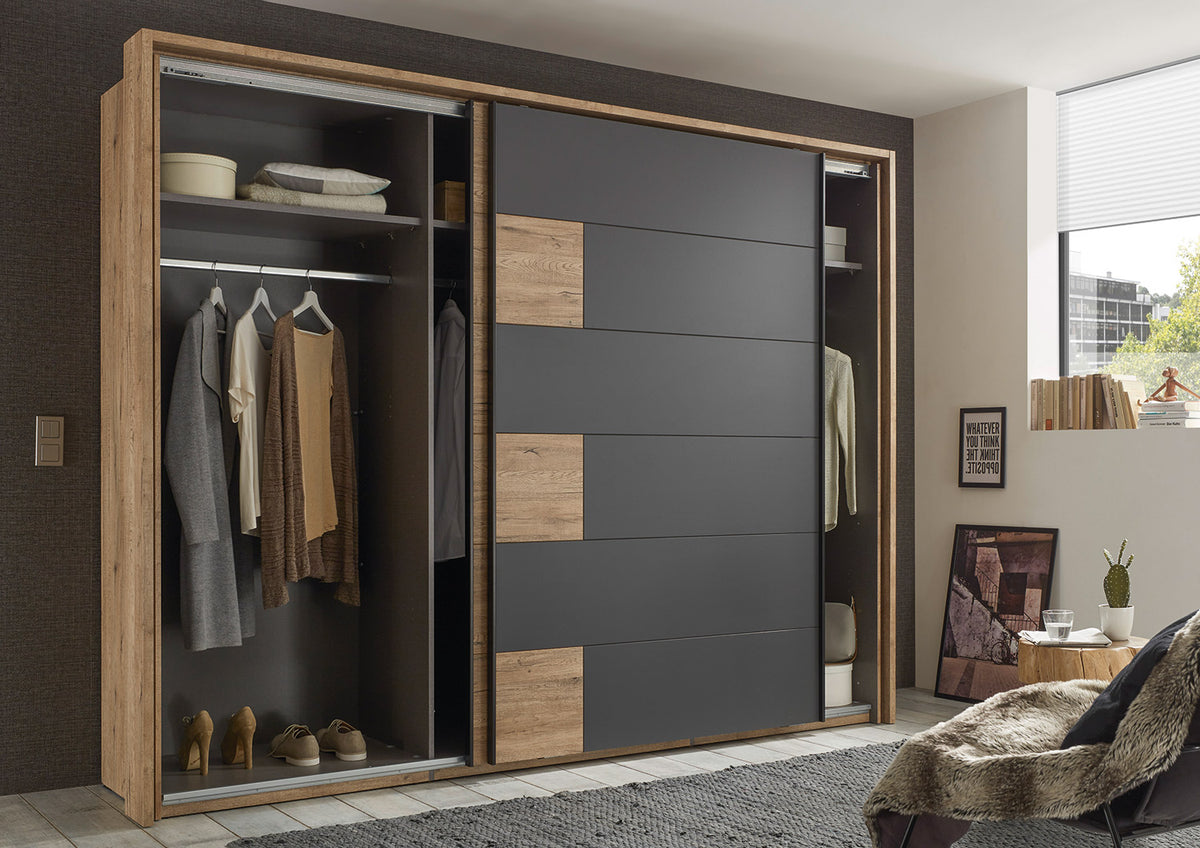 Kleiderschrank mit Schwebetüren