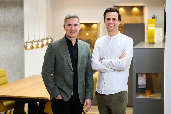 Volker und Felix Peeck im Möbelhaus Mannheim