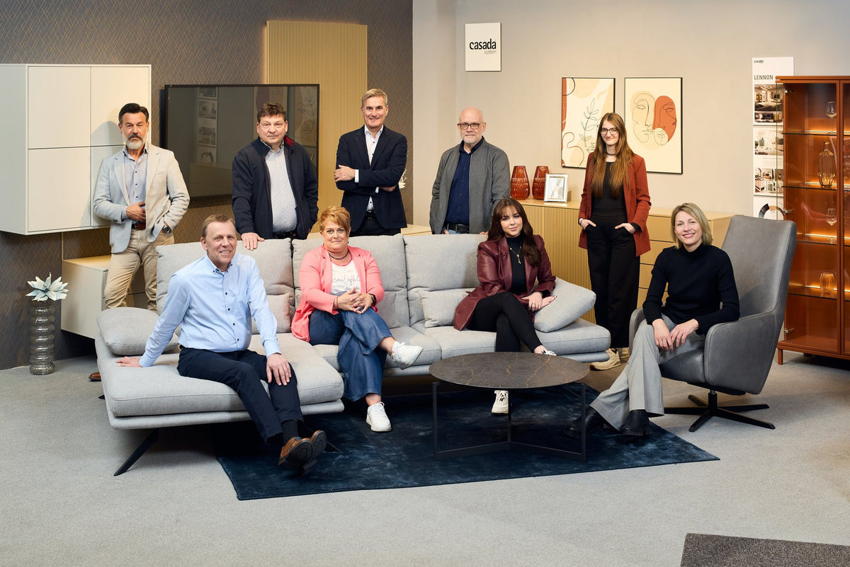 Das Team von Möbel-Peeck in der Ausstellung
